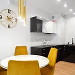 - Kasprowicza Premium Z Parkingiem I Klimatyzacja Basen Jacuzzi Sauna Bawialnia Silownia * Kołobrzeg